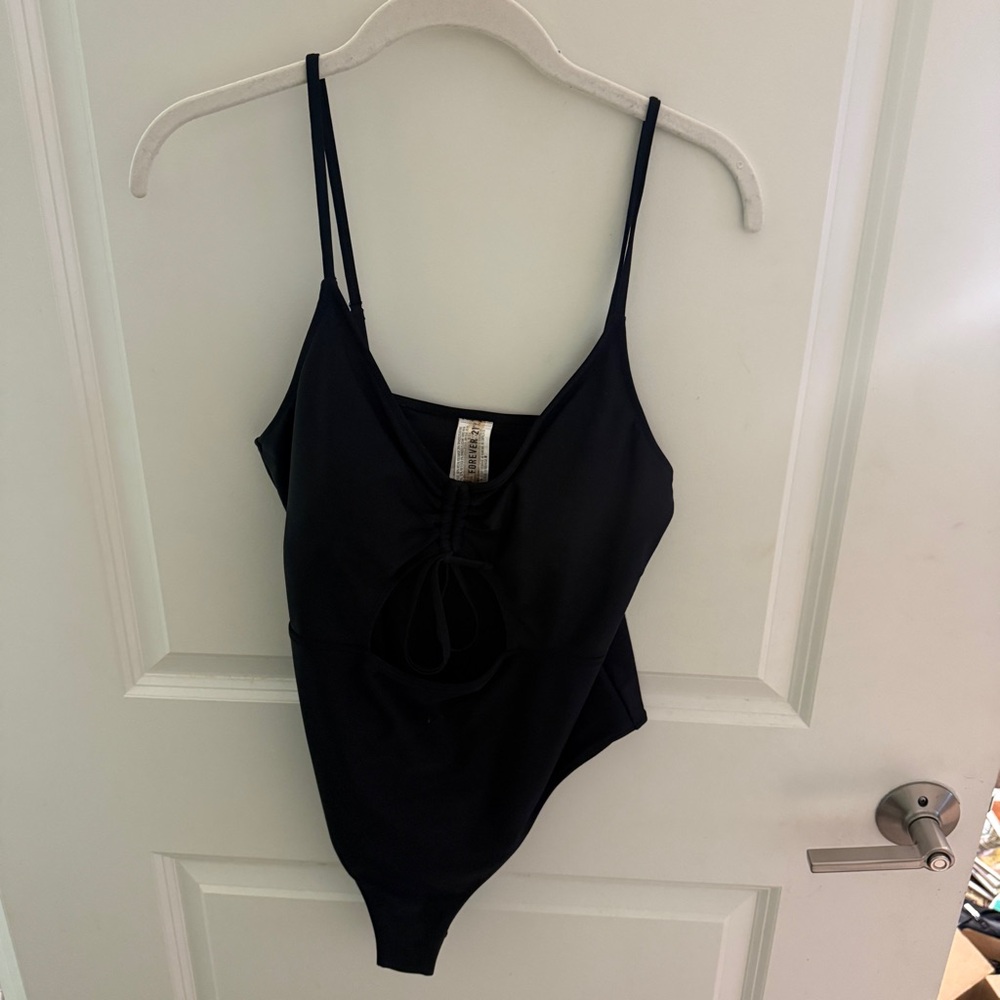 ✨forever21 scoopneck cut-out one piece swimsuit - black ✨